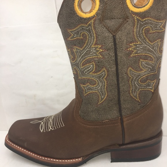 Women’s Cowgirl Boots Brown Color - Picture 4 of 8